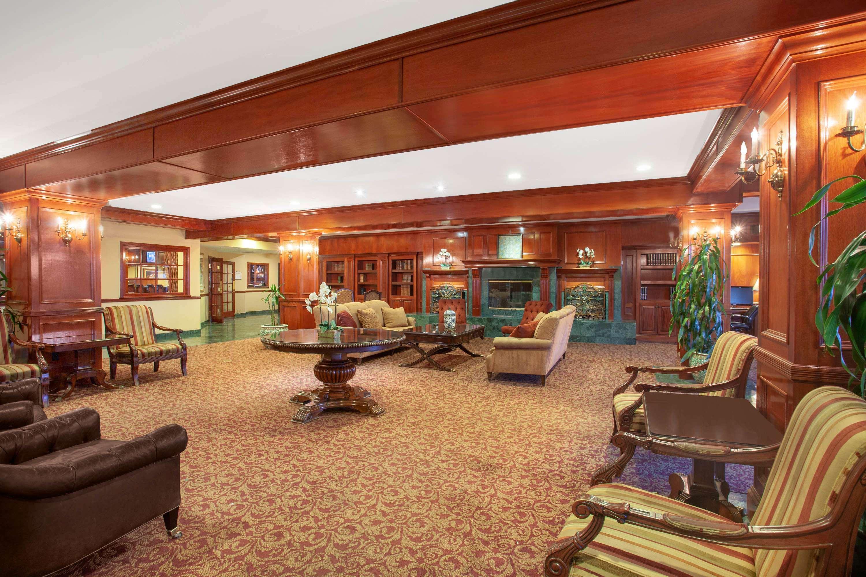 Azure Hotel&Suites Ontario Trademark Collection By Wyndham Екстериор снимка